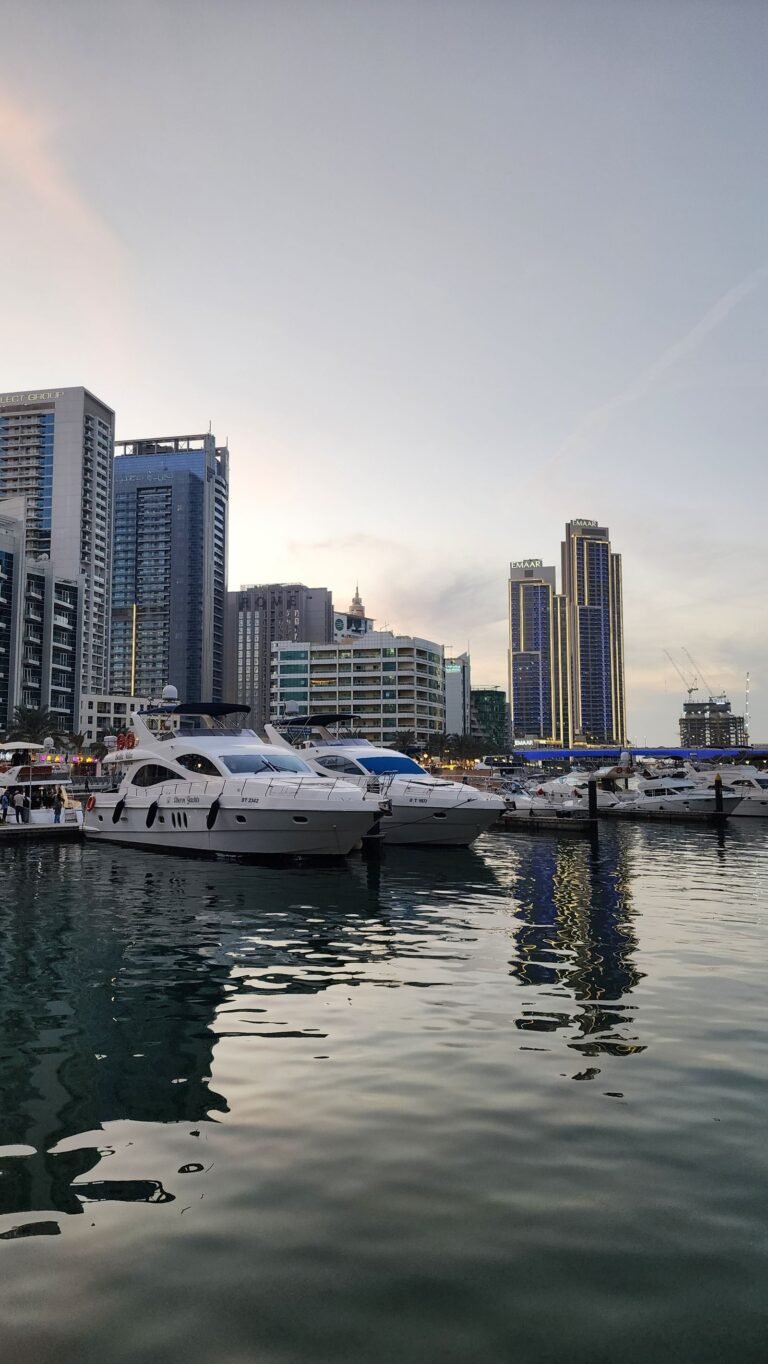 Dubai Marina Yacht Dinner Cruise with Live Music & Open Bar — photo 3